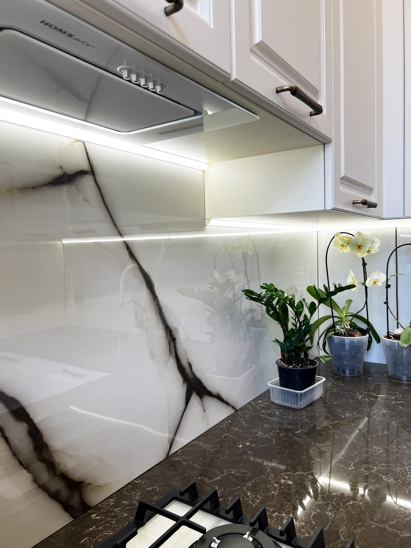 Кухонная вытяжка: встроенная или островная — что лучше выбрать?