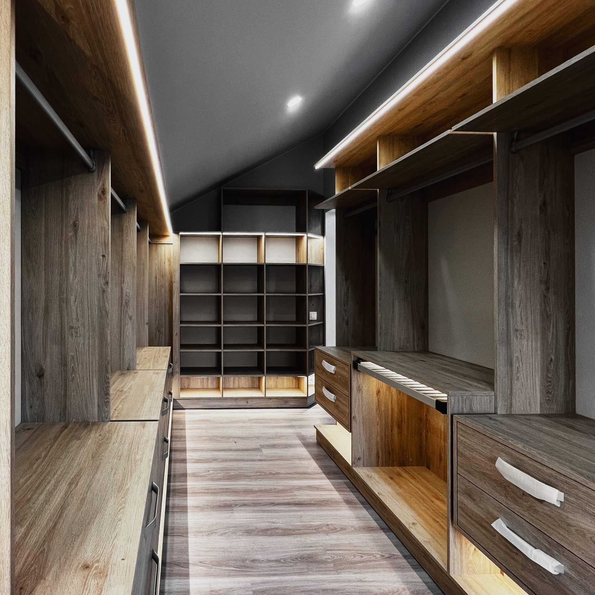 Гардеробные на заказ от производителя в Санкт-Петербурге