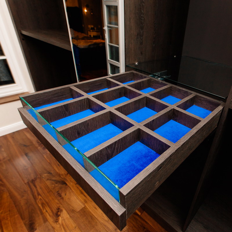 Ящик для аксессуаров с секциями