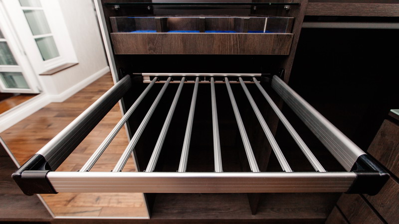 Выдвижная сушилка для брюк